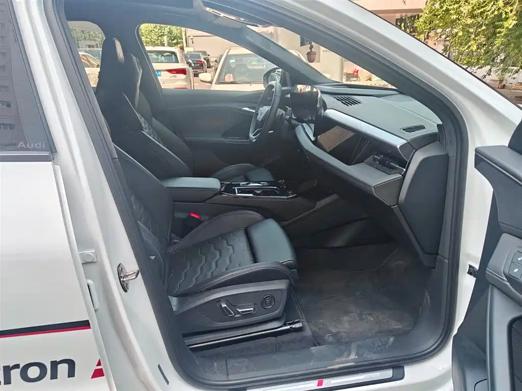 Audi Q6L e-tron 2025 Model Pioneer Edition фото 11