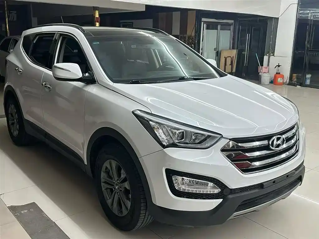 Hyundai Santa Fe 2013 Facelift 2.4L Automatic 4WD Smart фото 3