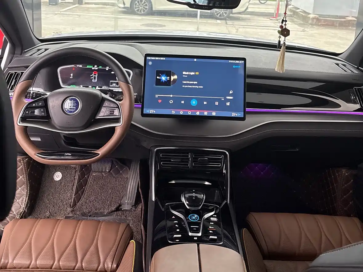 BYD Tang New Energy 2021 DM-i 112KM Honor фото 10