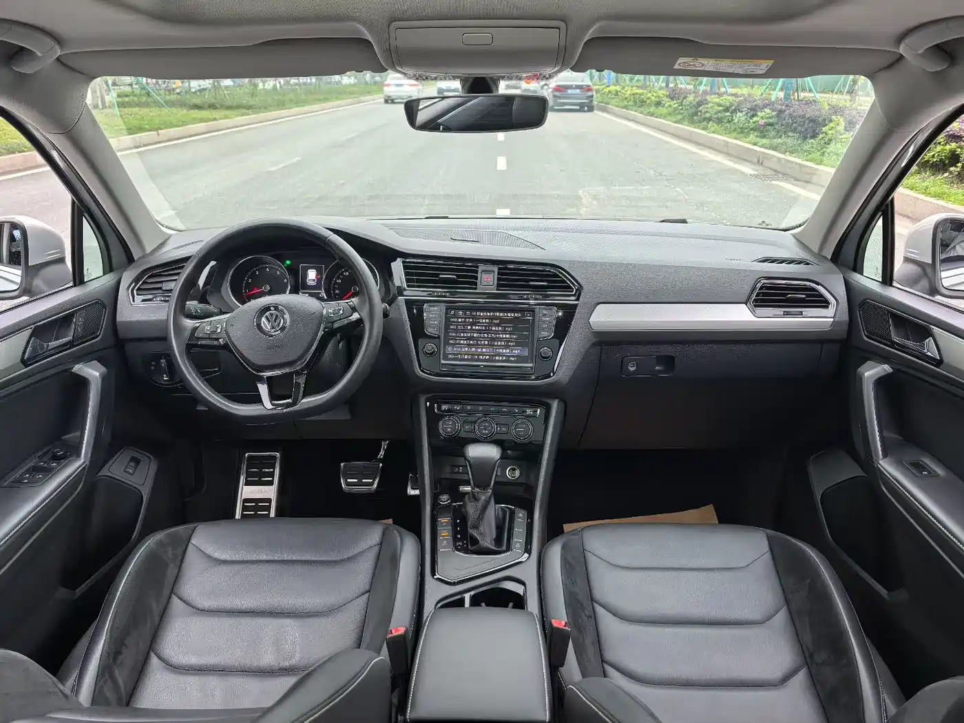 Volkswagen Tiguan L 2017 380TSI Automatic 4WD Luxury Edition фото 4