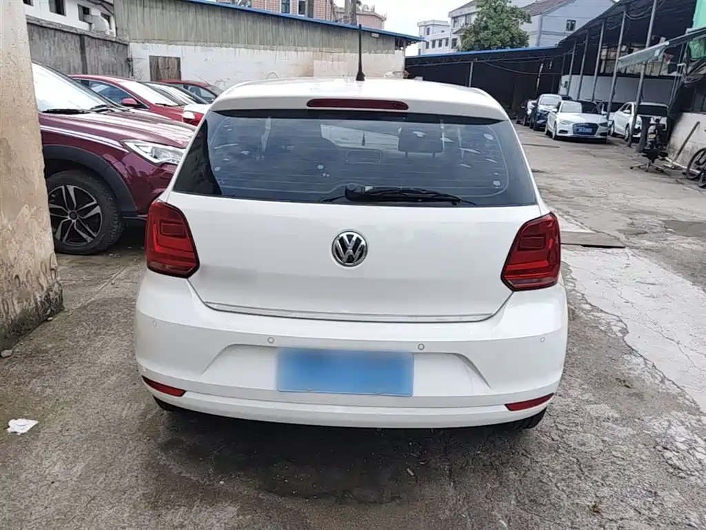 Volkswagen Polo 2016 1.6L Automatic Comfort фото 6