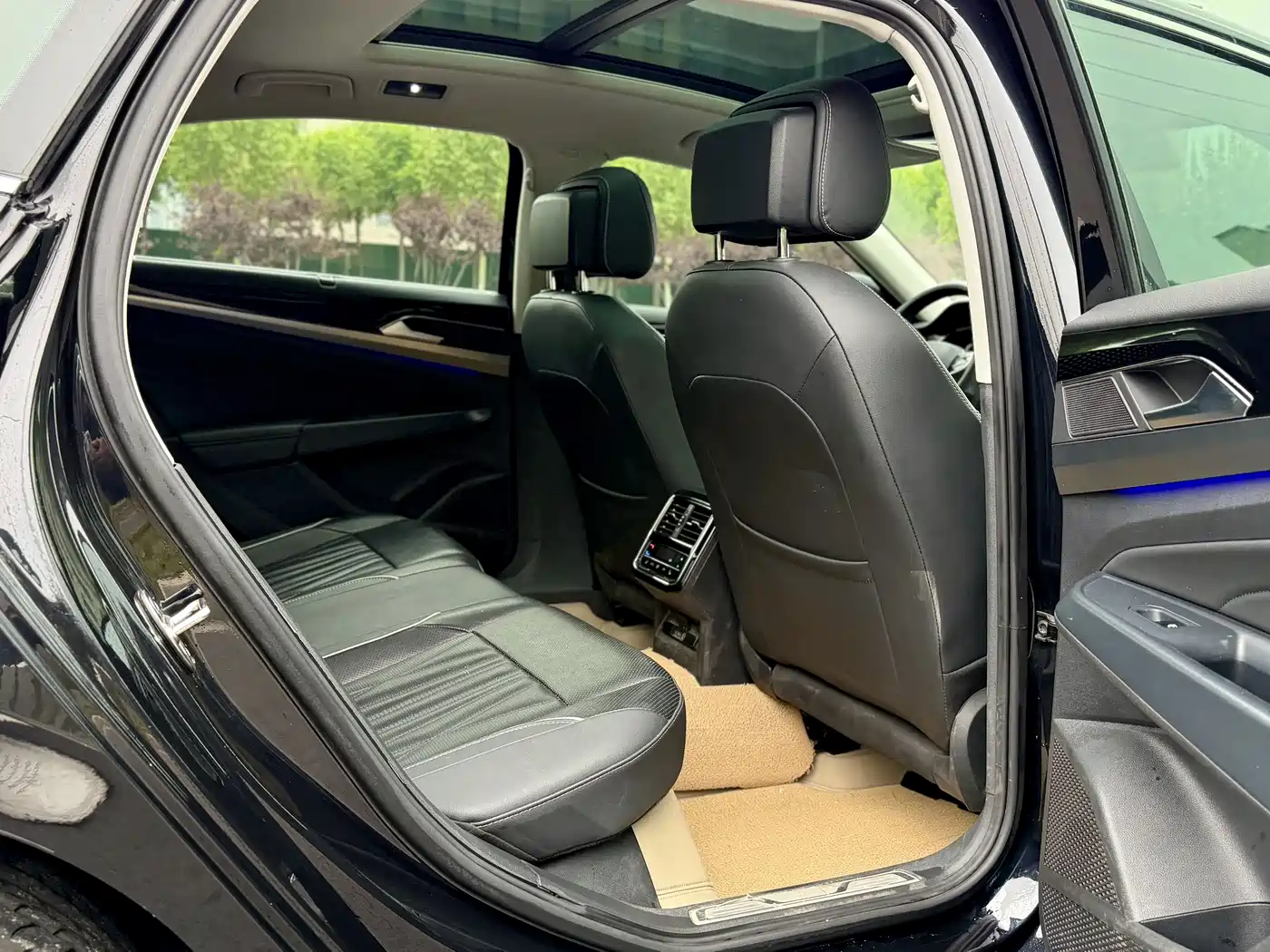 Volkswagen Passat 2023 Facelift 330TSI Starlight Premium Edition фото 15