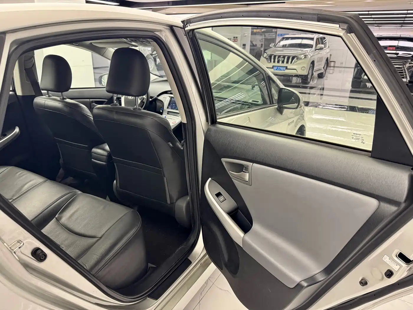 Toyota Prius 2012 1.8L Luxury фото 21