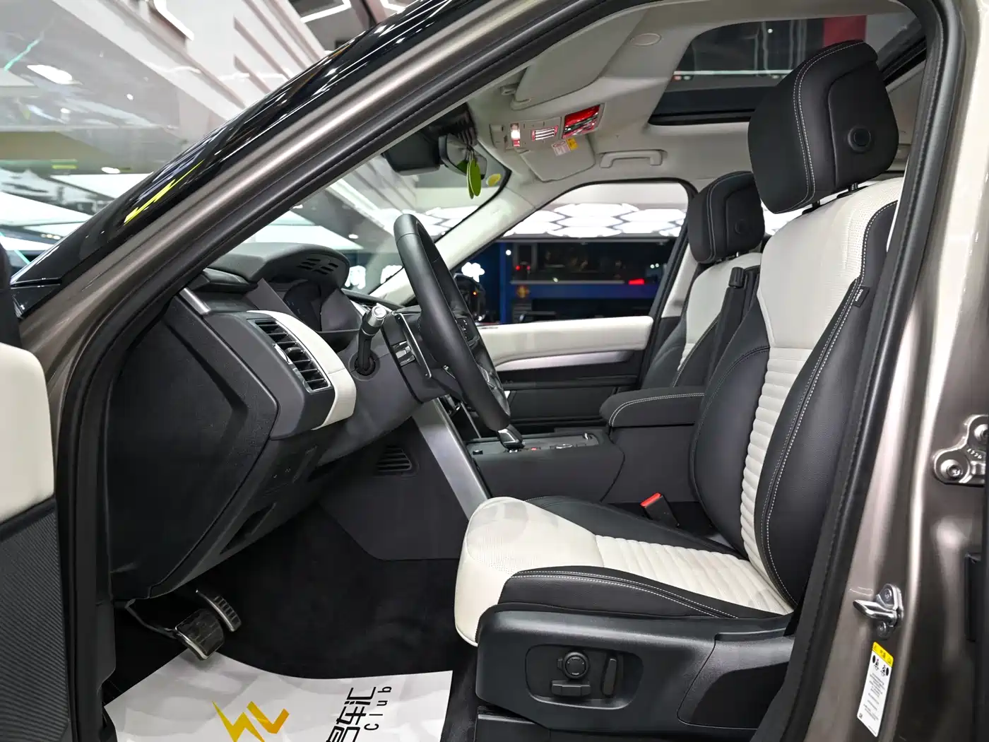 Land Rover Discovery 2021 360PS R-Dynamic SE фото 9