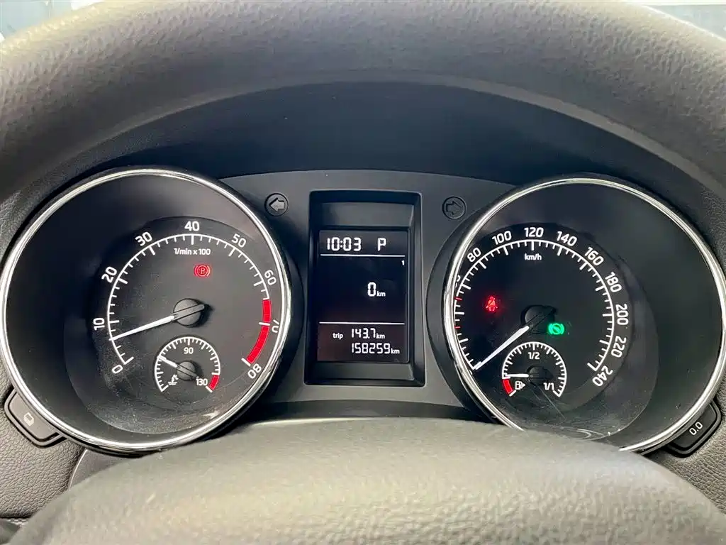 Škoda Yeti 2016 1.4TSI DSG Forward Edition фото 13