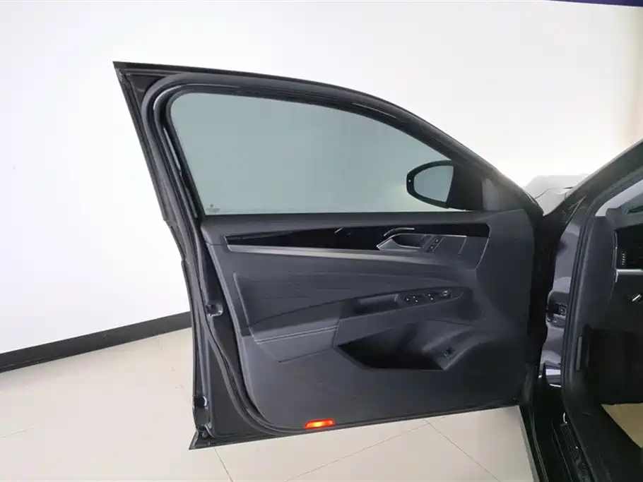 Volkswagen Passat 2023 330TSI Starlight Elite Edition фото 7