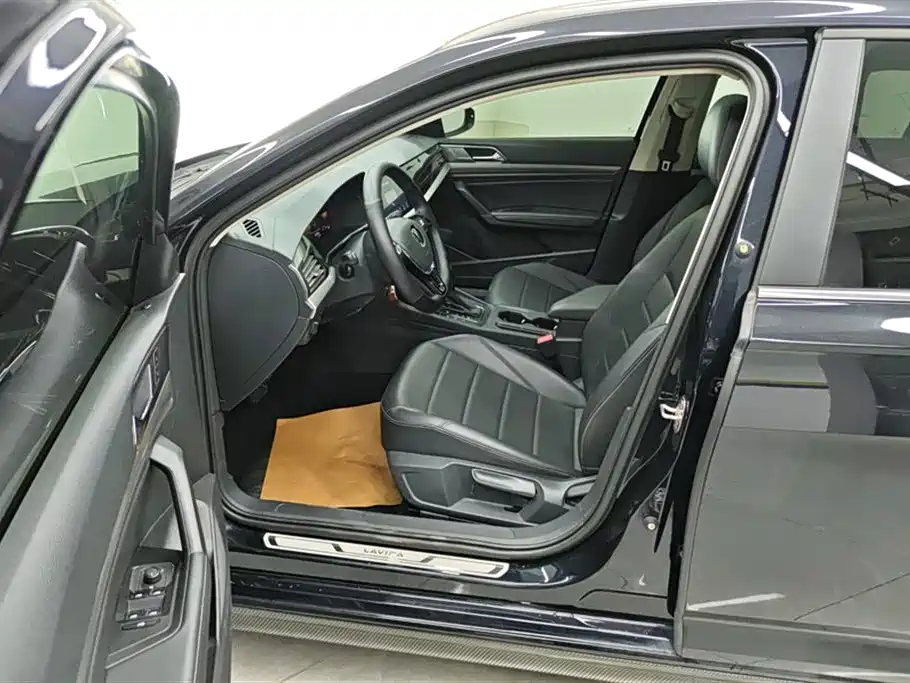 Volkswagen Lavida 2022 1.5L Auto Comfort Edition фото 9