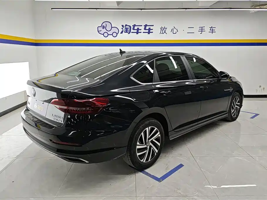 Volkswagen Lavida 2022 1.5L Auto Comfort Edition фото 3