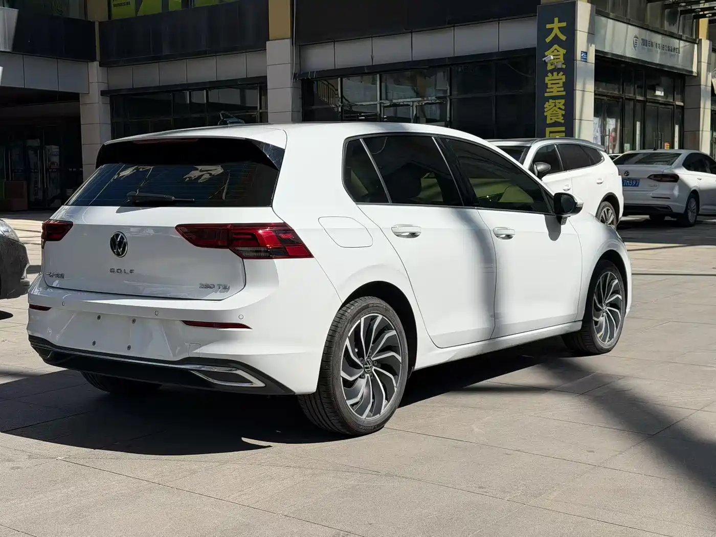 Volkswagen Golf 2021 280TSI DSG Pro Launch Edition фото 8