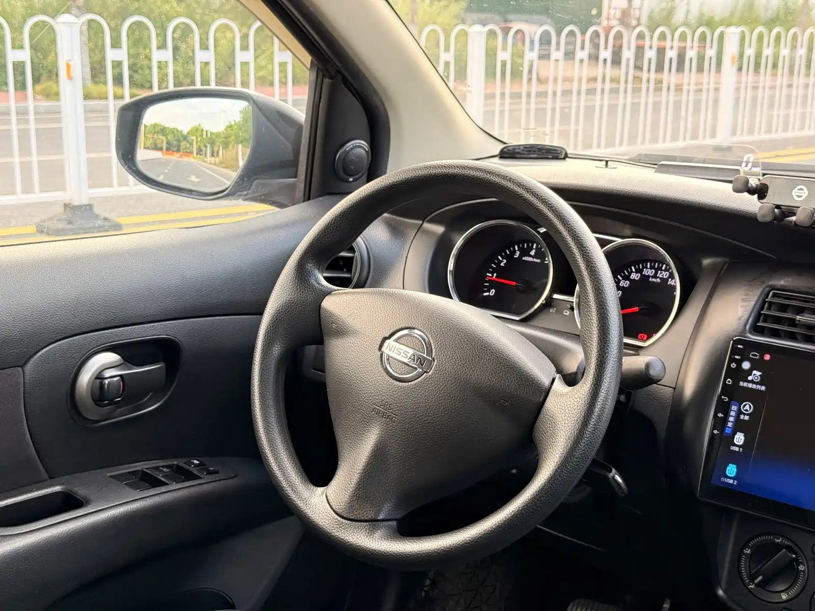 Photo 8 - Nissan Livina