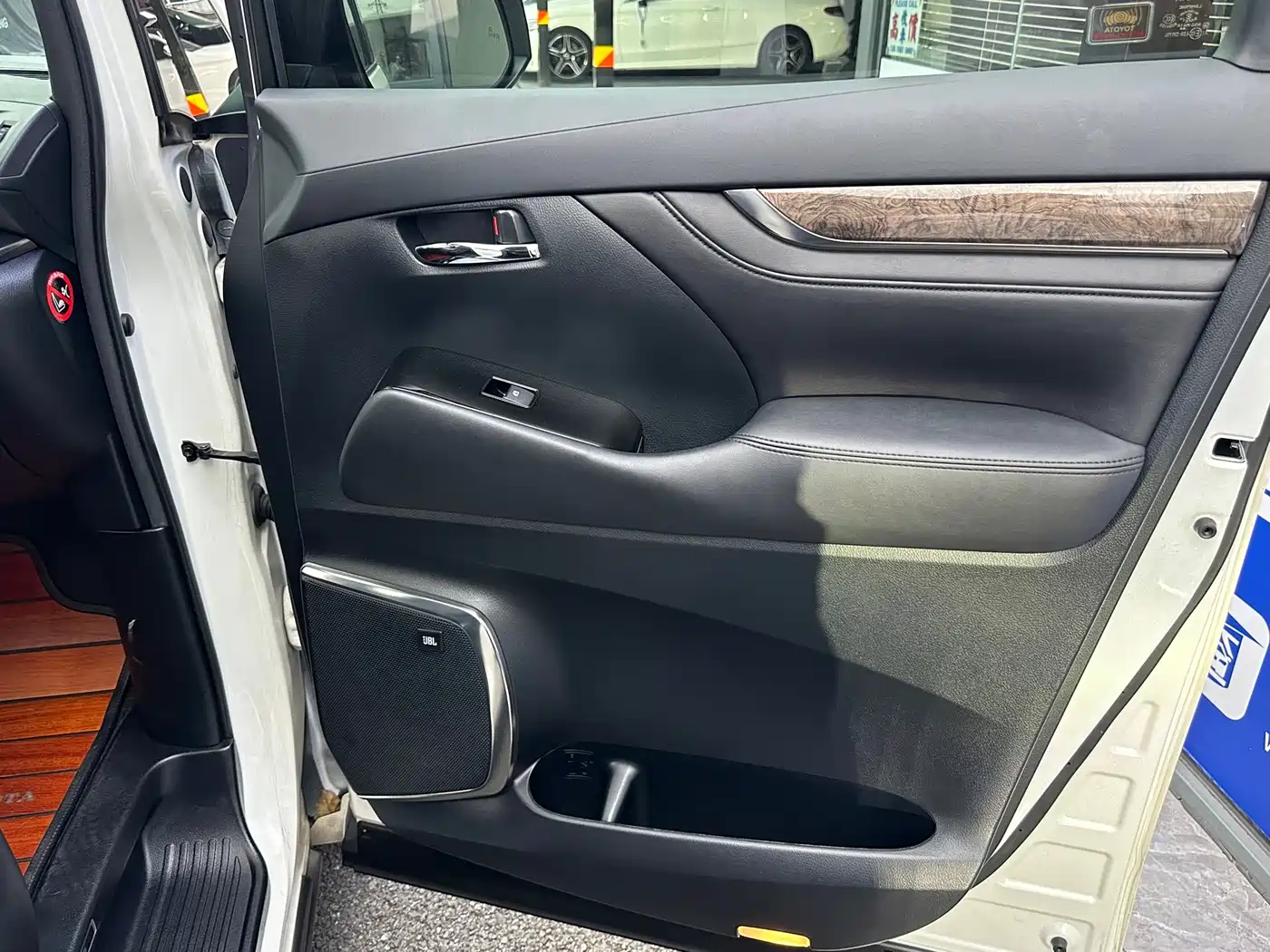 Toyota Alphard 2019 Hybrid 2.5L Premium Edition фото 14
