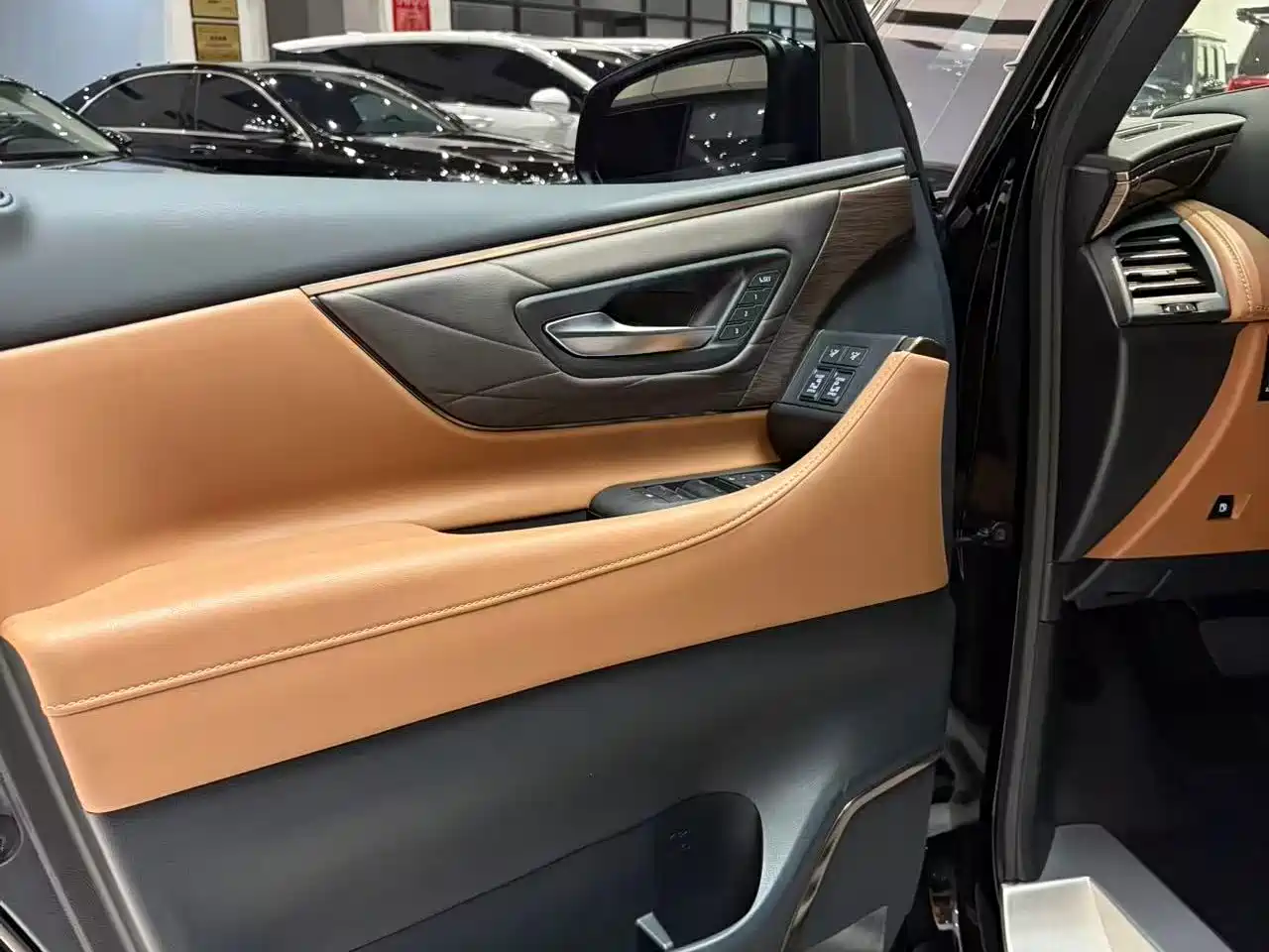 Toyota Vellfire 2024 2023 Crown Hybrid 2.5L HV Ultimate