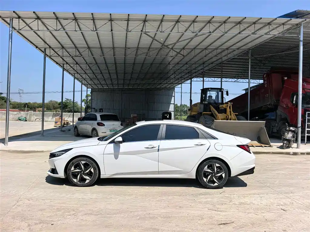 Hyundai Elantra 2021 1.5L CVT GLX Elite Edition фото 6