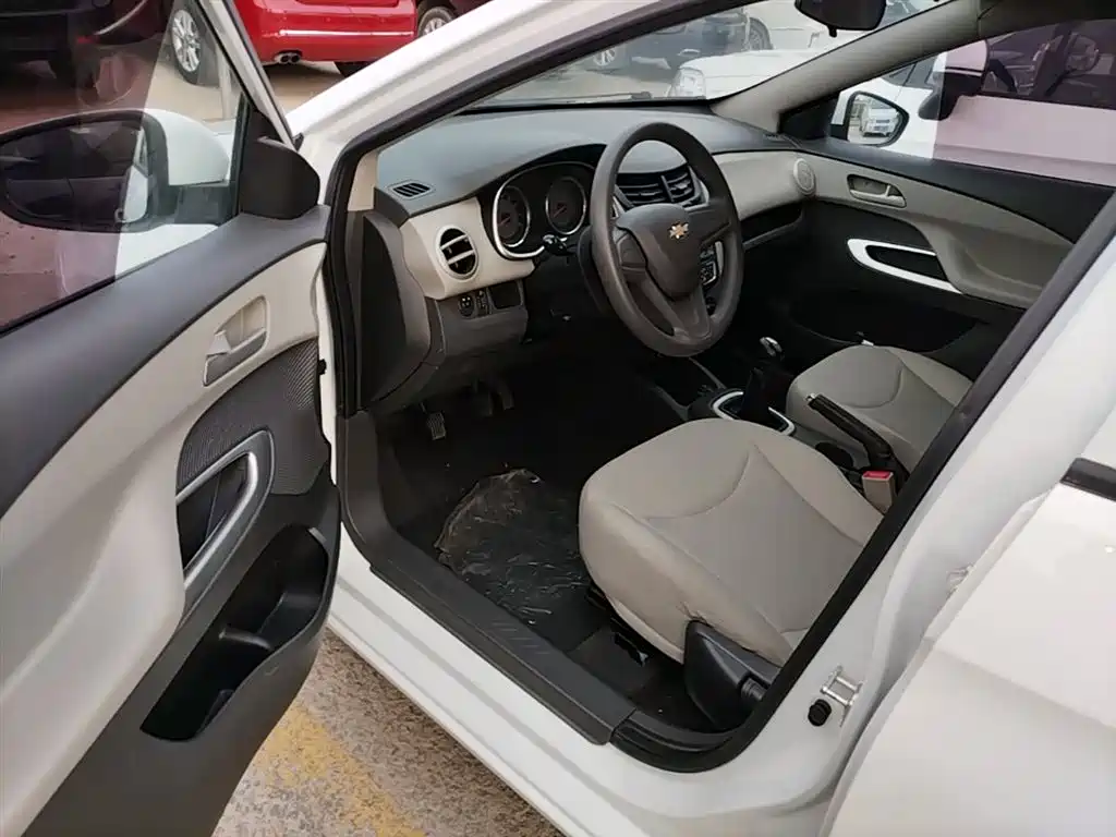 Chevrolet Sail 2015 Sail 3 1.5L Manual Ideal Sunroof Edition фото 16