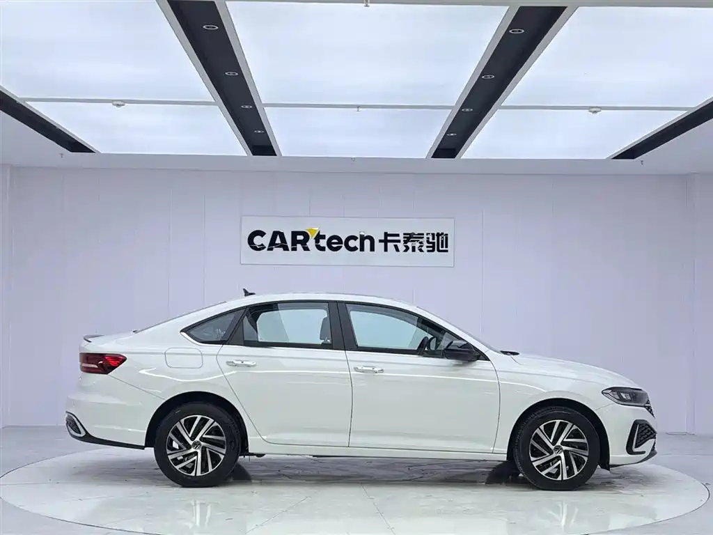 Volkswagen Lavida 2024 Model 300TSI DSG Starlight Leading Edition фото 6