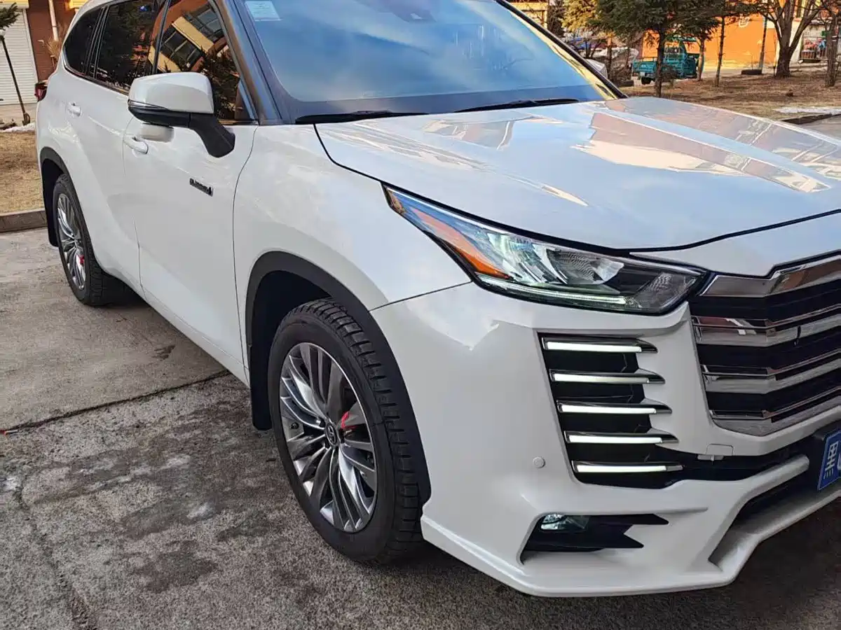 TOYOTA HIGHLANDER