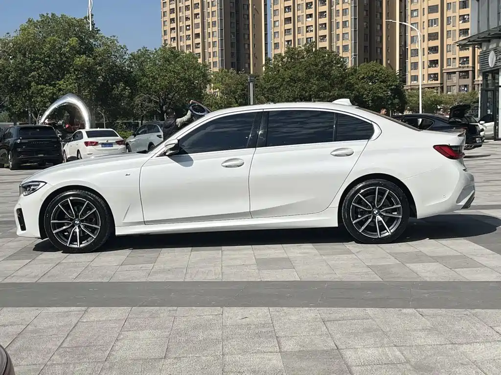  BMW BMW 3 Series 2021 325Li M Sport Package 7