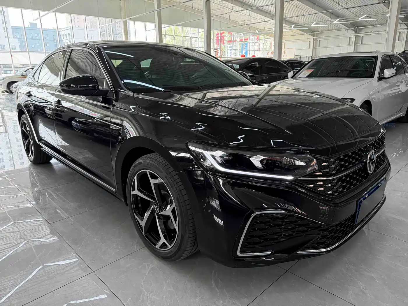 Volkswagen Passat 2023 280TSI Elite Edition фото 3