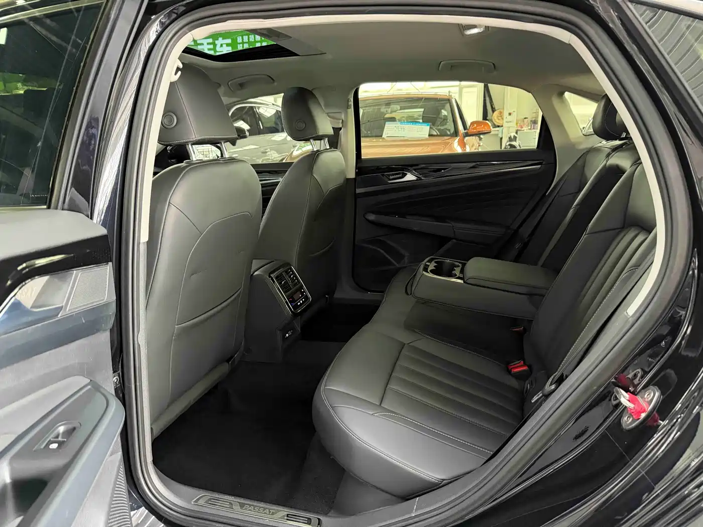 Volkswagen Passat 2023 280TSI Elite Edition фото 15
