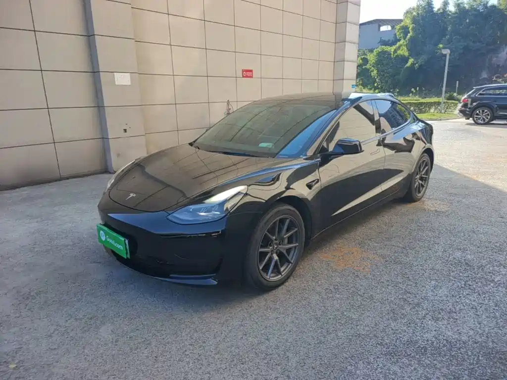 Фото 2 - Tesla Model 3