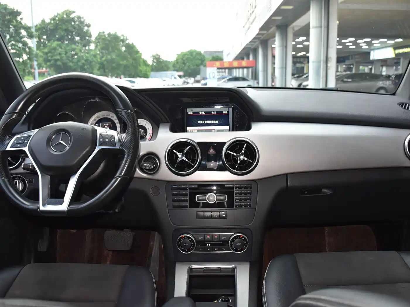 Mercedes-Benz GLK-Class 2015 2014 GLK 200 Standard