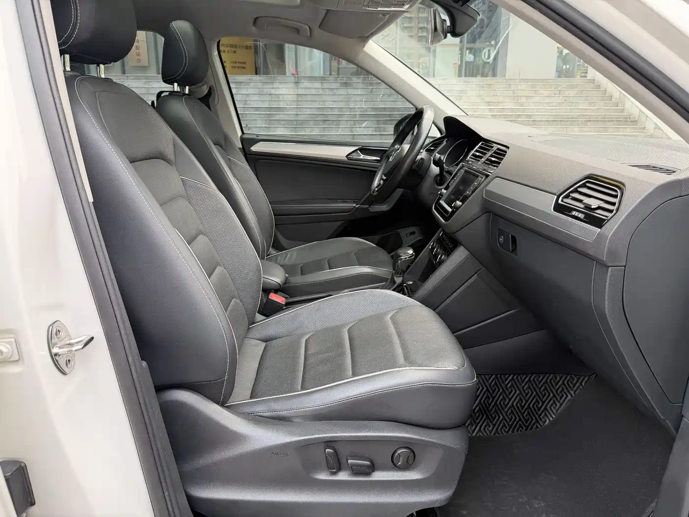 Volkswagen Tiguan L 2017 330TSI Automatic 2WD Flagship Edition фото 11