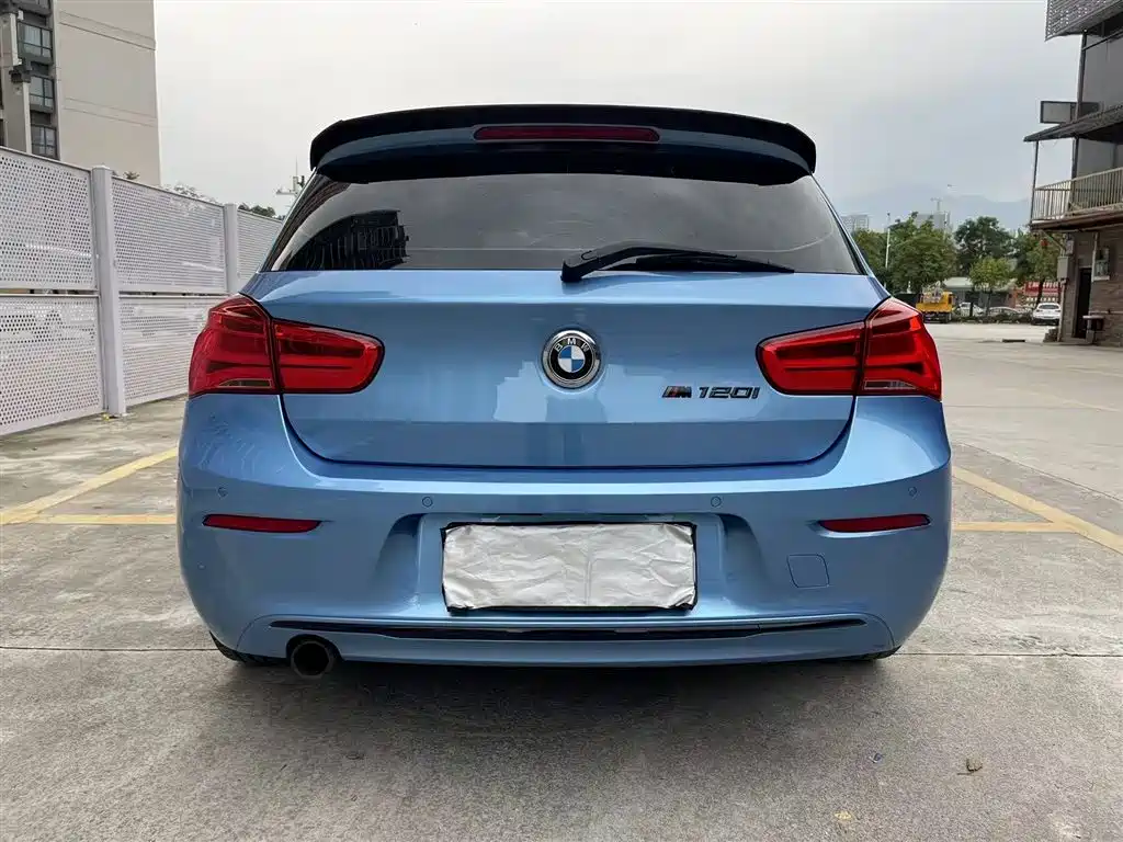 BMW 1 Series (Import) 2018 118i Sport Design Package фото 8