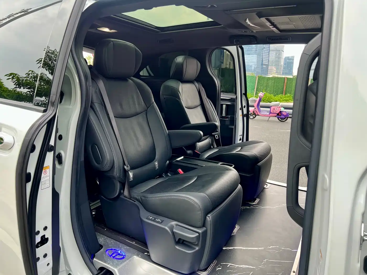 Toyota Sienna 2021 2.5L Hybrid Ultimate Edition фото 13