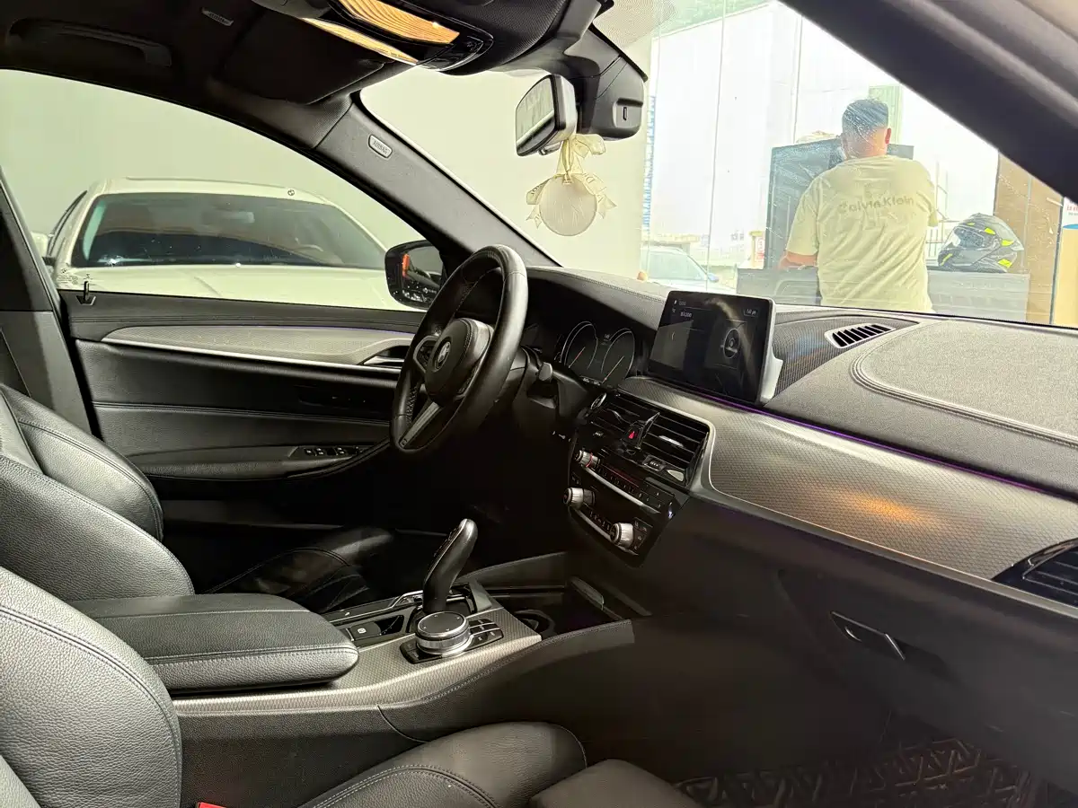 BMW 5 Series (Import) 2018 525i M Sport Package фото 6