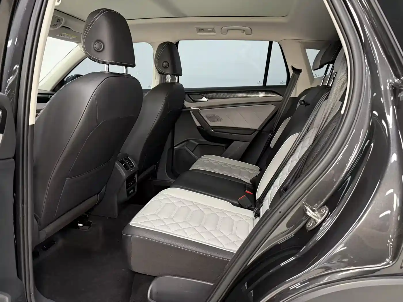 Volkswagen Tayron 2023 280TSI 2WD Luxury Plus Advanced Edition фото 13