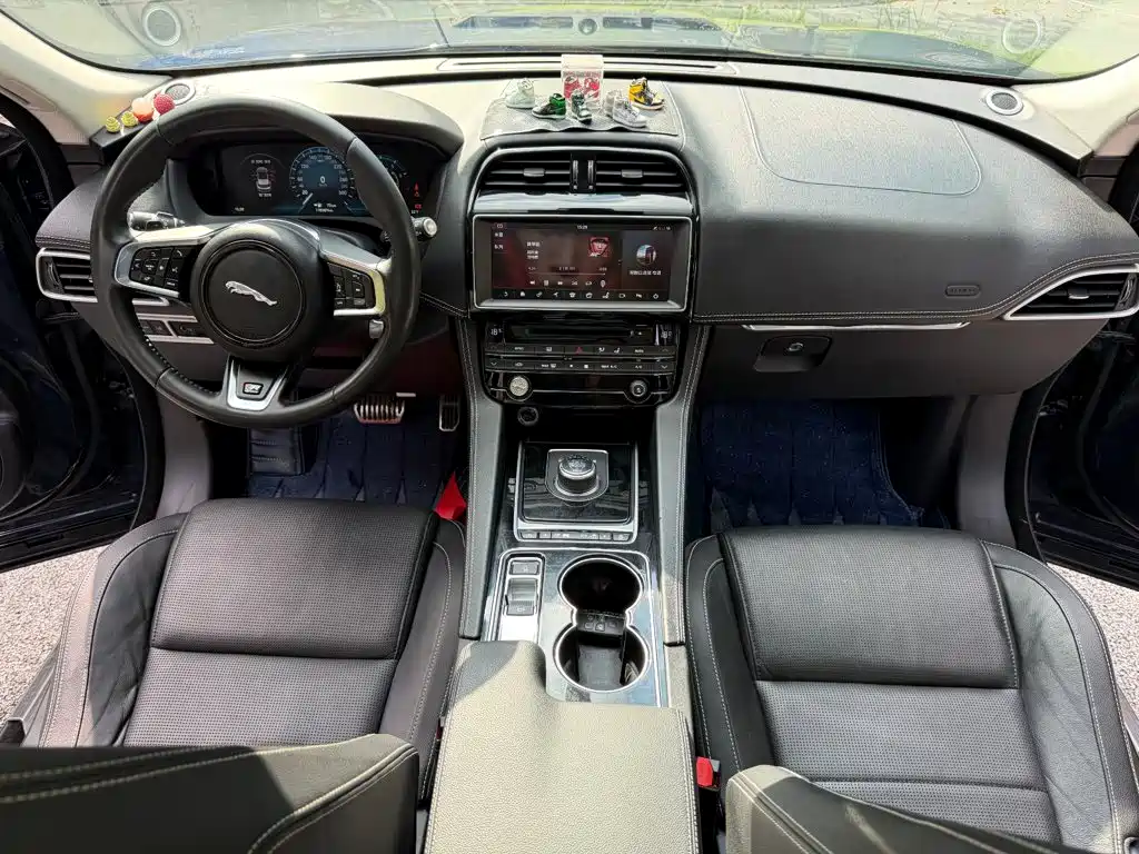 Jaguar F-PACE 2017 2016 2.0T FWD R-Sport Edition