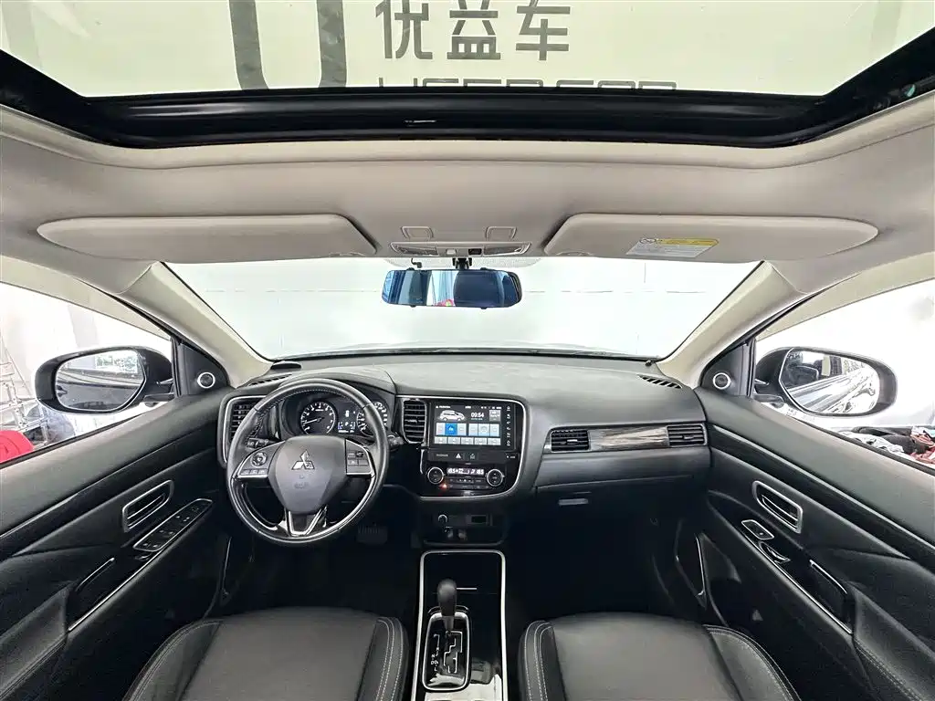 Mitsubishi Outlander 2020 2.0L 2WD Premium 5-seater фото 6
