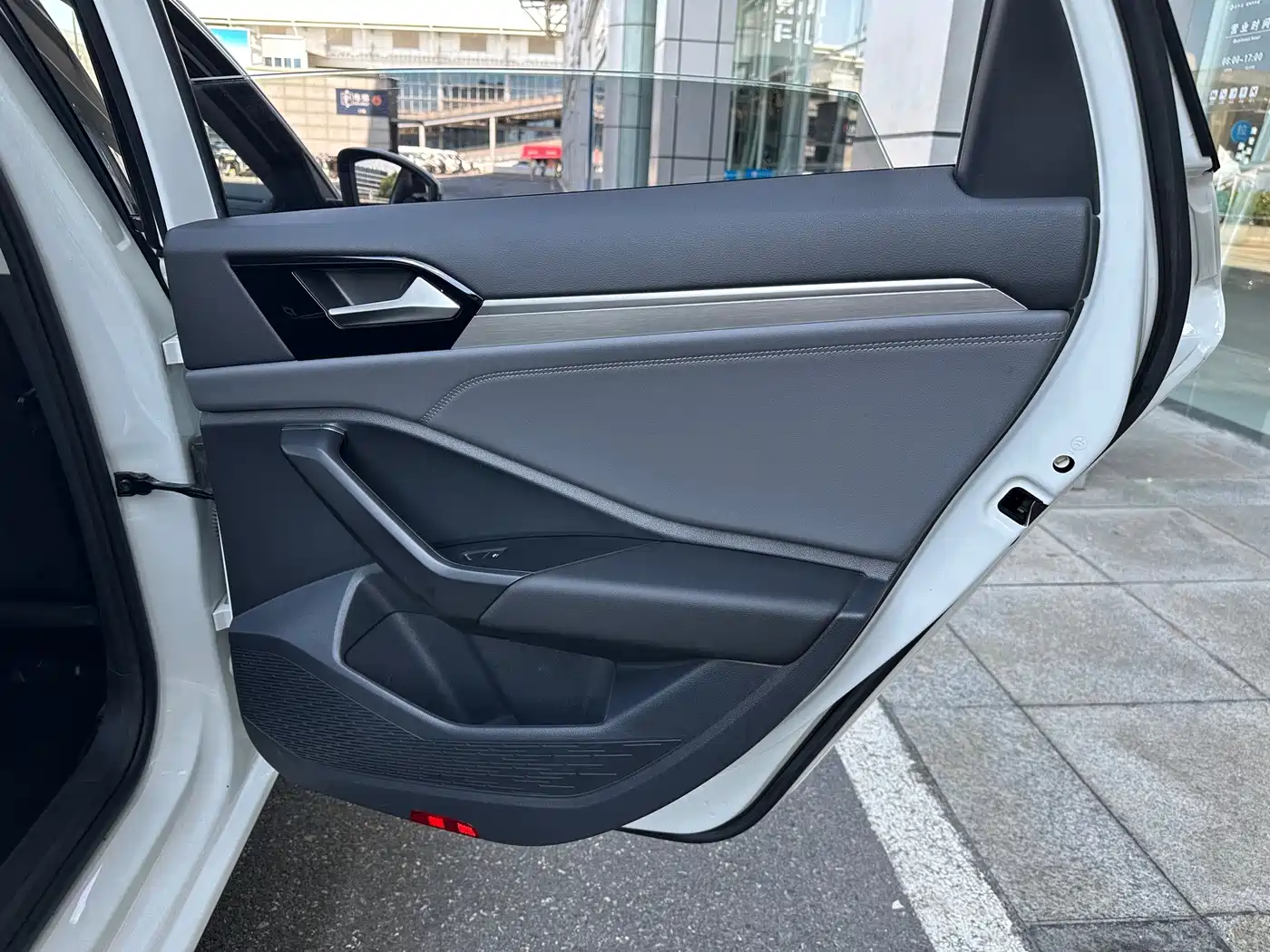 Volkswagen Sagitar, миниатюра 22