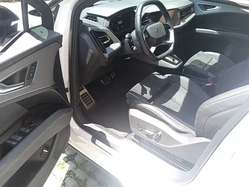 Audi Q5 e-tron 2022 40 e-tron Starlight Mech Suit фото 12