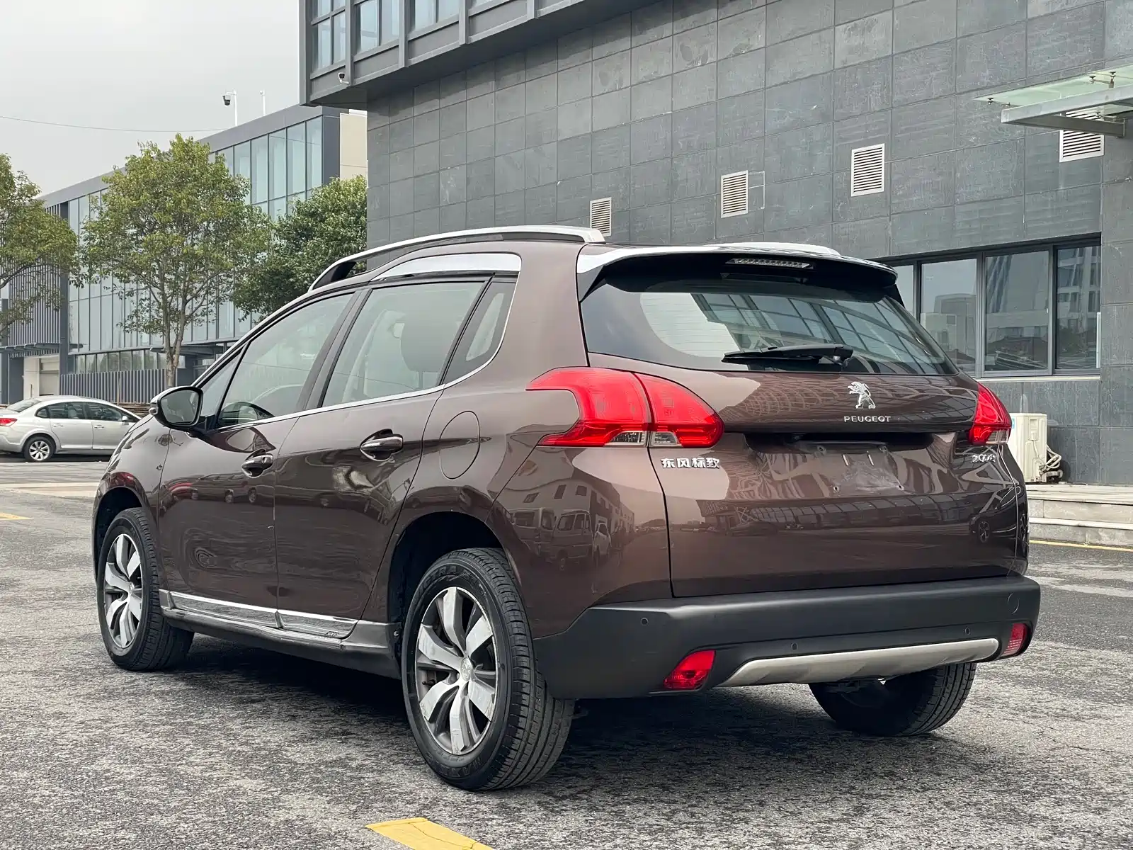 Photo 16 - Peugeot 2008