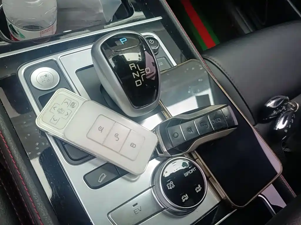 BYD Tang New Energy 2018 DM 2.0T AWD Smart Connection Enjoy Edition 7-Seater China V фото 17