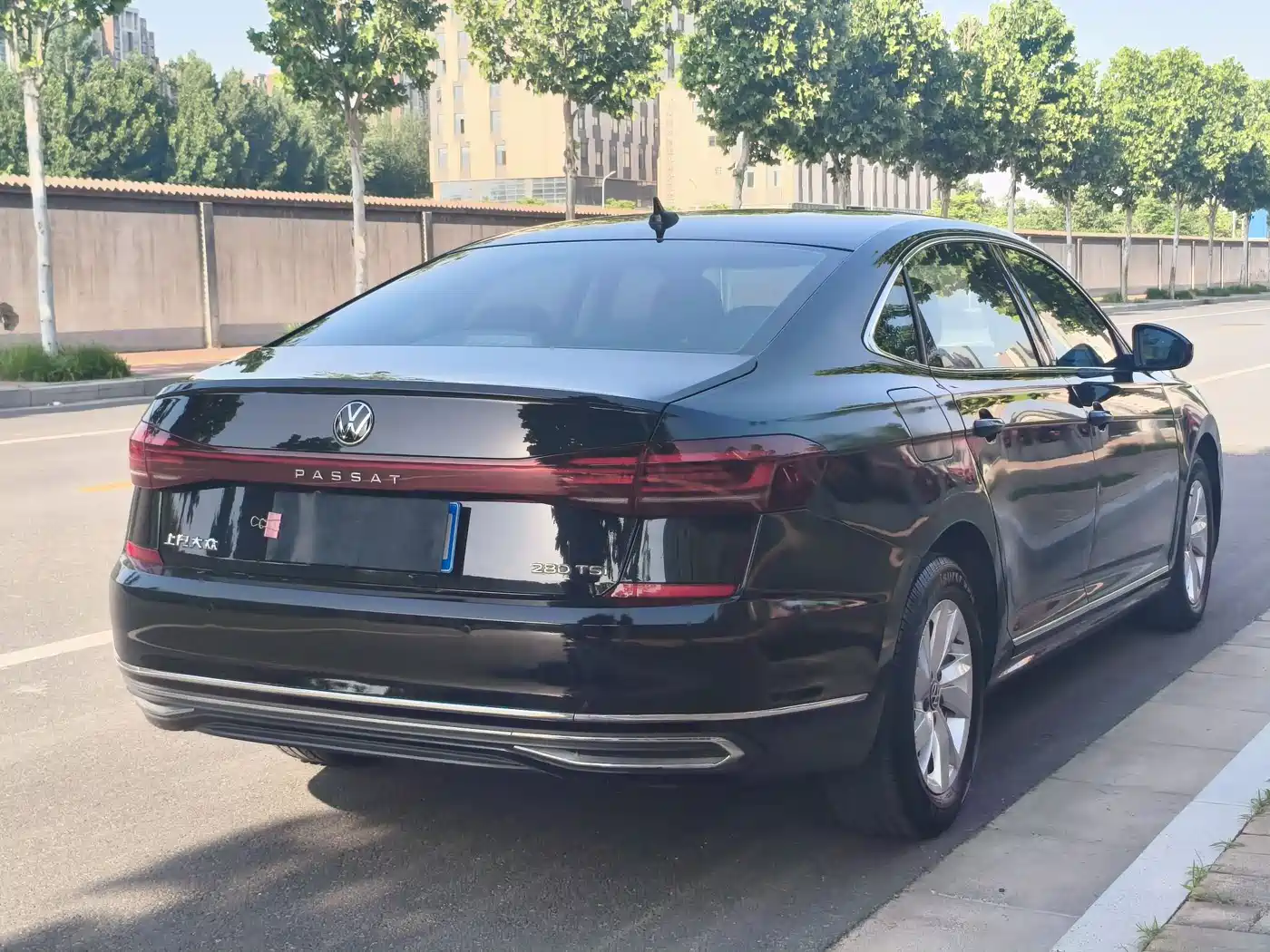 Volkswagen Passat 2022 280TSI Business Edition фото 17