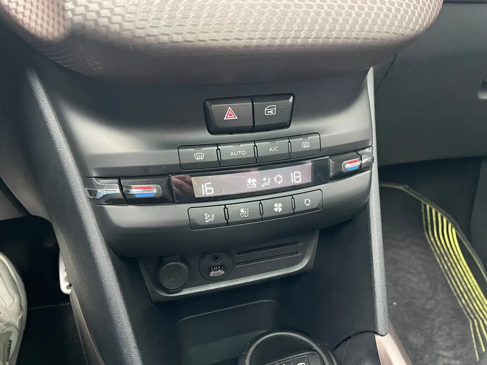 Photo 12 - Peugeot 2008