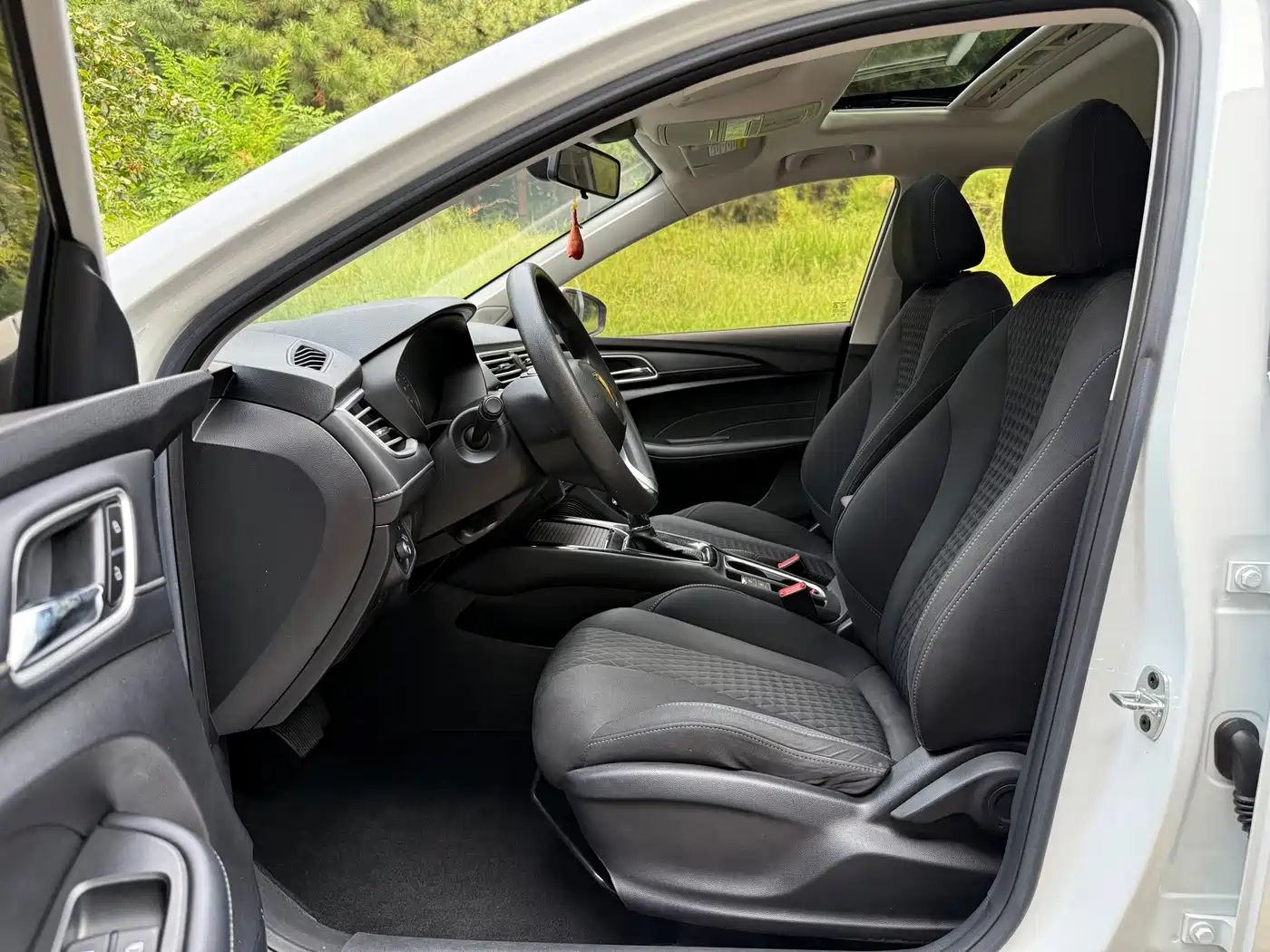 Фото 7 - Roewe i5