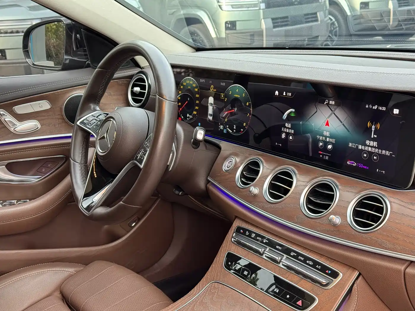 Mercedes-Benz E-Class 2022 E 260 L фото 16