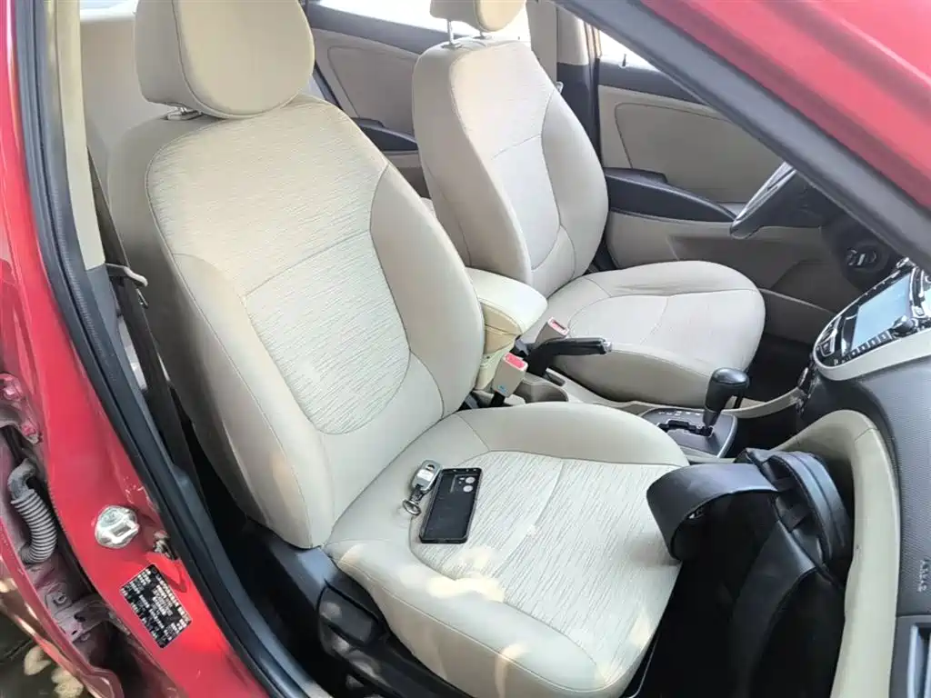 Hyundai Verna 2014 1.4L Automatic Smart GLS фото 25