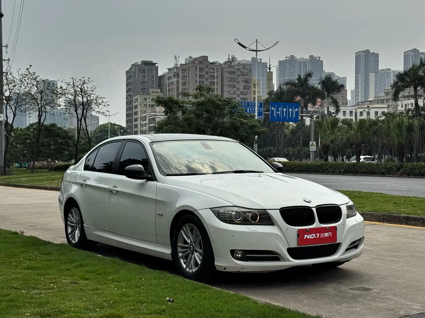BMW 3 Series (Import) 2010 320i Luxury фото 2