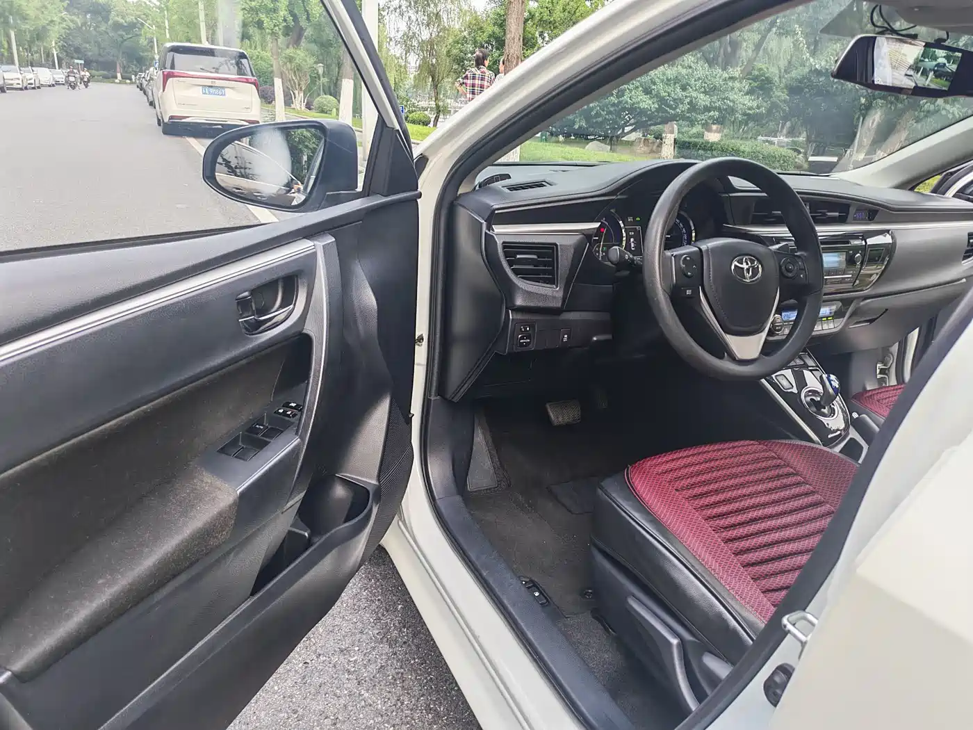 Toyota Levin 2016 Hybrid 1.8H GS E-CVT Elite Sunroof фото 15