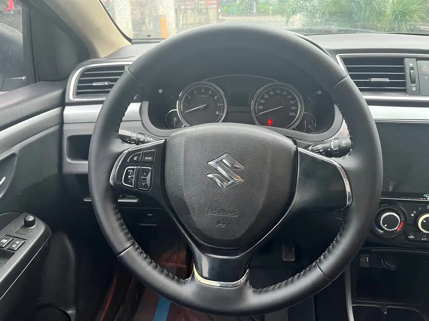 Suzuki Alivio 2015 1.6L Manual Enjoyment фото 18