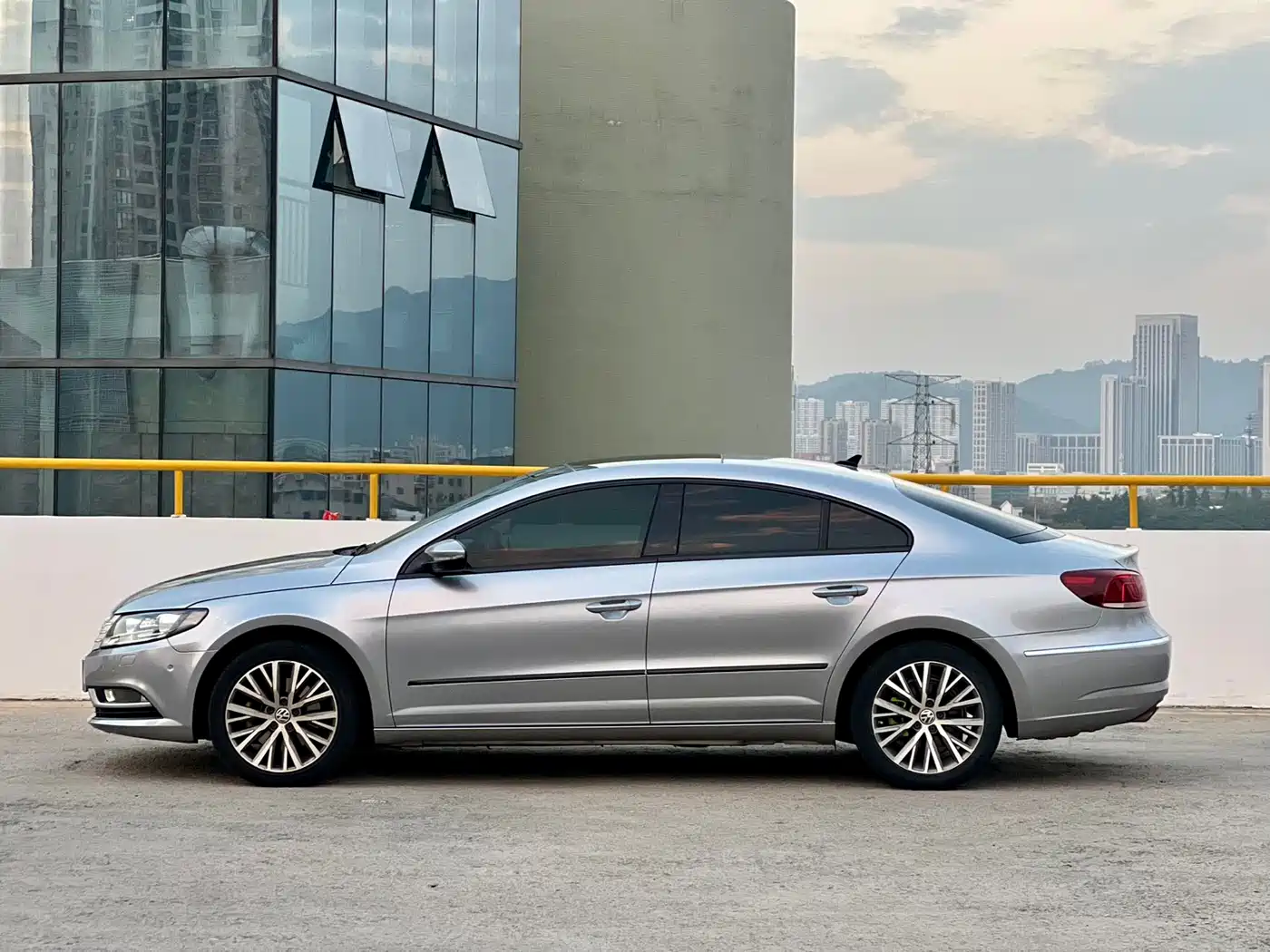 Volkswagen FAW-Volkswagen CC 2016 Model 1.8TSI Luxury фото 10