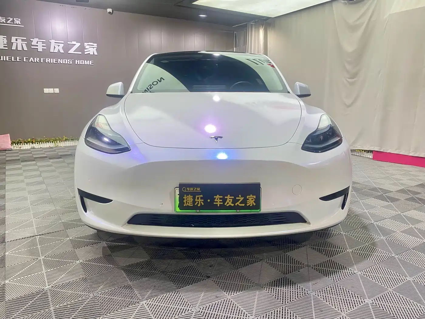 TESLA MODEL Y