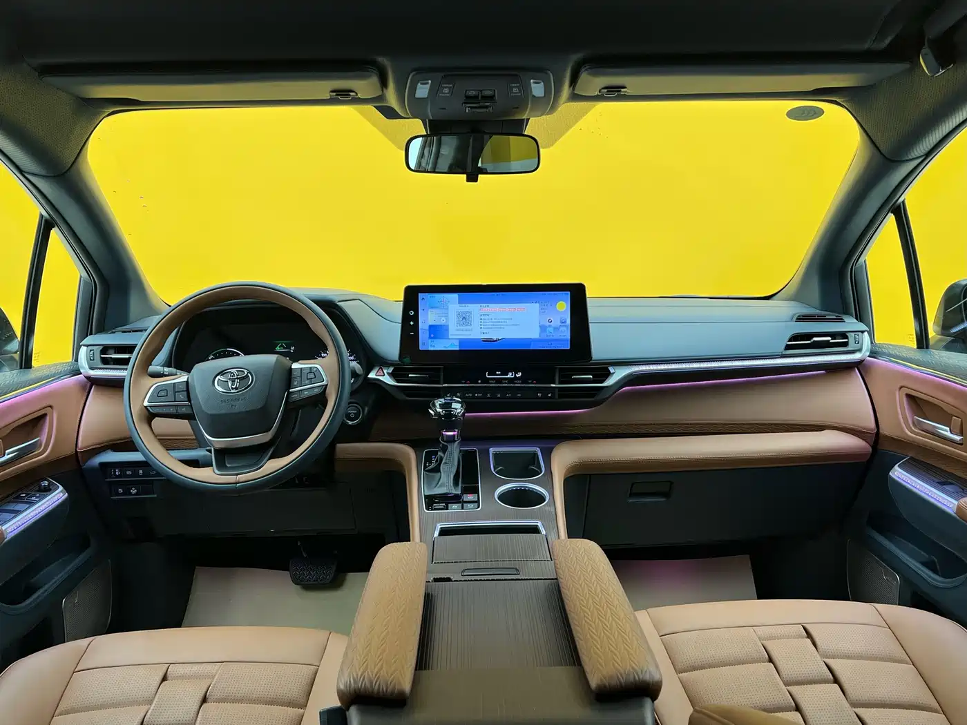 Toyota Granvia 2024 2.5L Hybrid Comfort фото 15