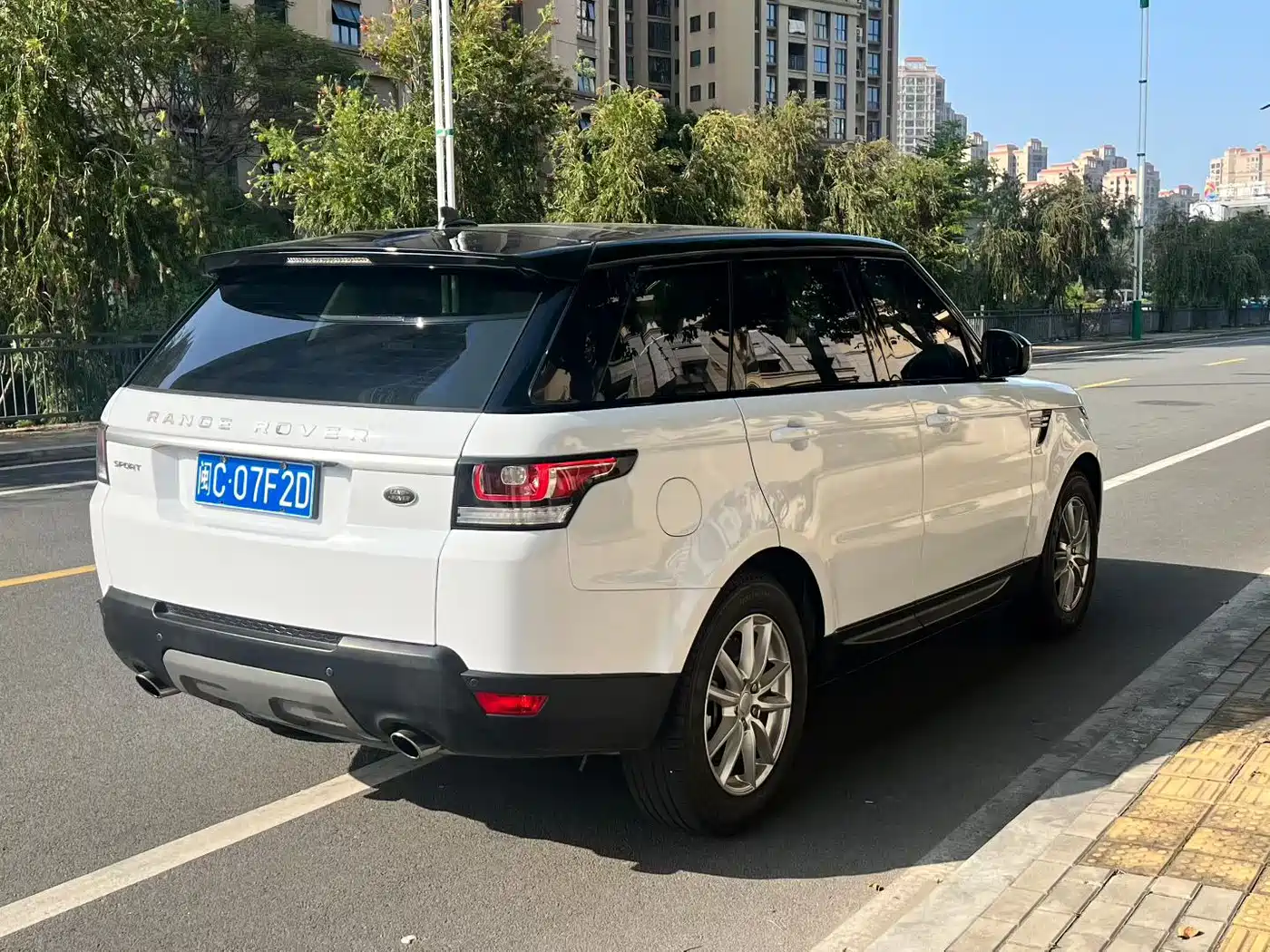 Land Rover Range Rover Sport 2016 Model 3.0 SC V6 SE фото 7