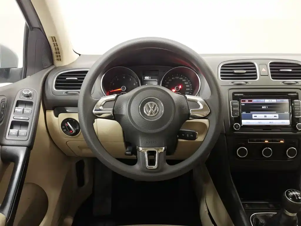 Фото 11 - Volkswagen Golf