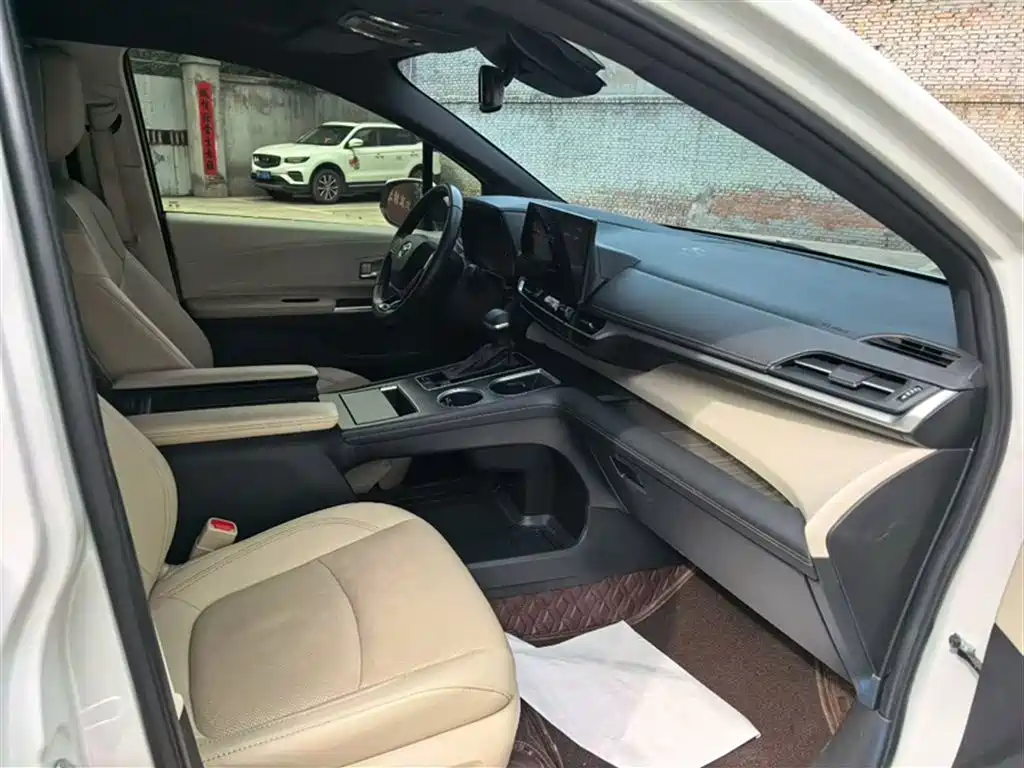 Toyota Sienna 2021 2.5L Hybrid Ultimate Edition фото 17